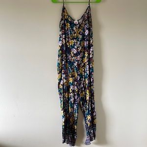Floral jumpsuit with pockets